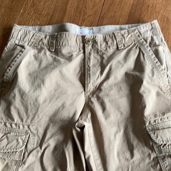 Men’s gap 32X 34 khaki cargo pants
